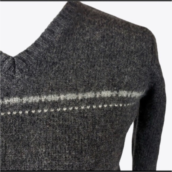 DKNY 100% wool v-neck knit sweater - Picture 3 of 5